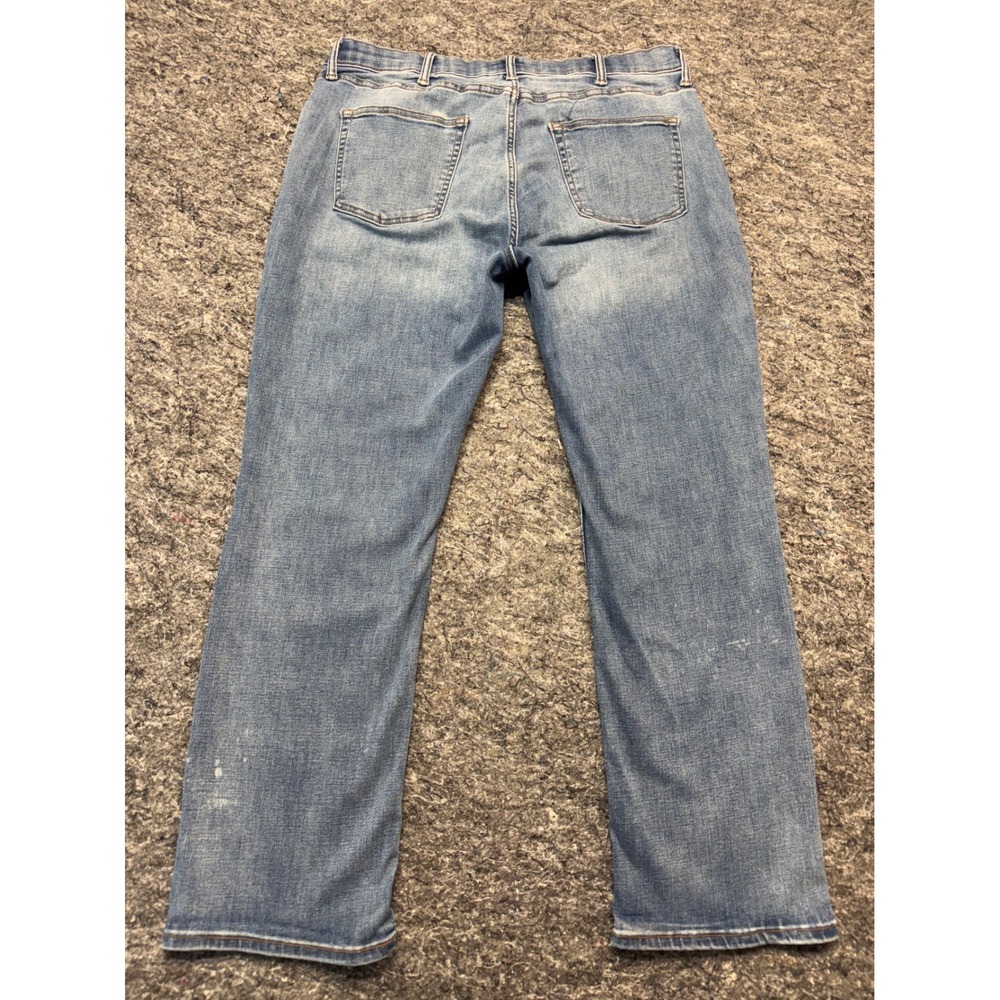 Old Navy 360 Stretch Straight Leg Jeans Mens 38x30 Light Wash Blue Denim Comfort - Picture 10 of 13